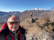 17 Sul cocuzzolo panoramico sulla Valle Imagna e sul Resegone